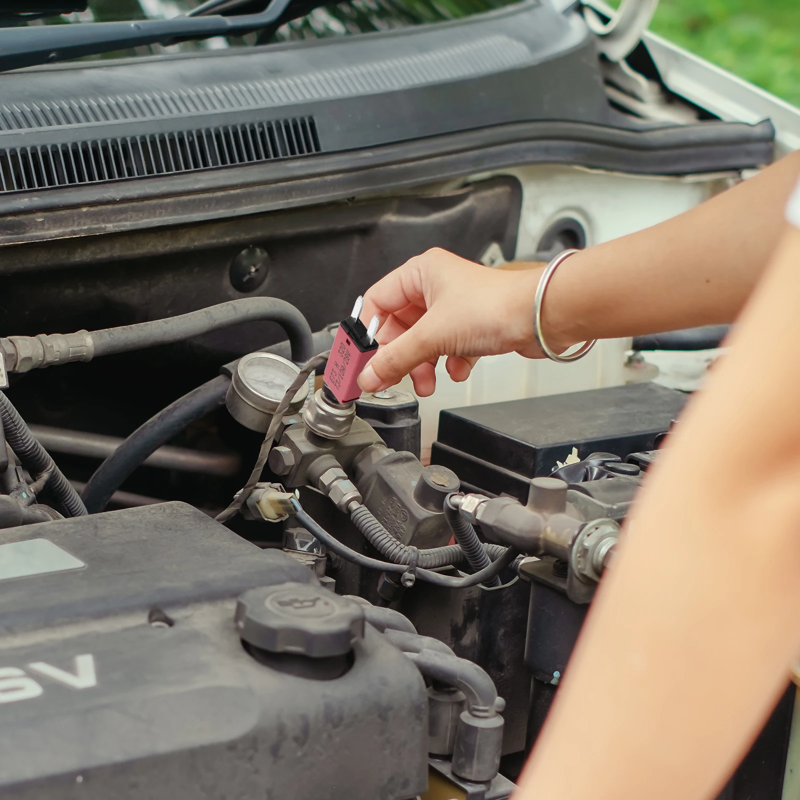 

8Pcs Automotive Fuse Kit Mini Resettable Circuit Breaker Self-Recovery Low Profile Assortment for Car Truck Rv Marine Boat