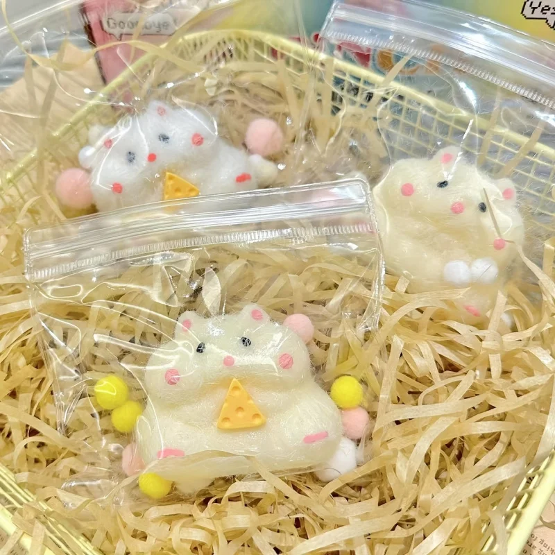 1 Stück süßes Käse-Hamster-Plüschtier – Soft Squeeze Relax, zweifarbig, weiß und gelb, bezauberndes Hamster-Design mit Käsetasche, P