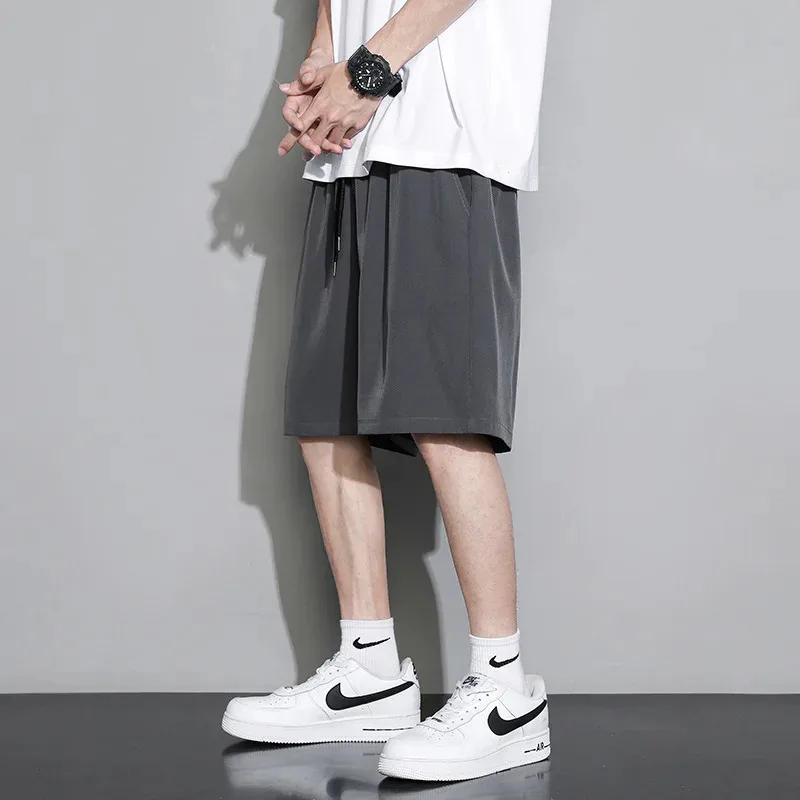 Sommer-Sportshorts für Herren mit lockerer Passform und mittlerer Taille, leichte schwarze Eisseide, fünf Punkte