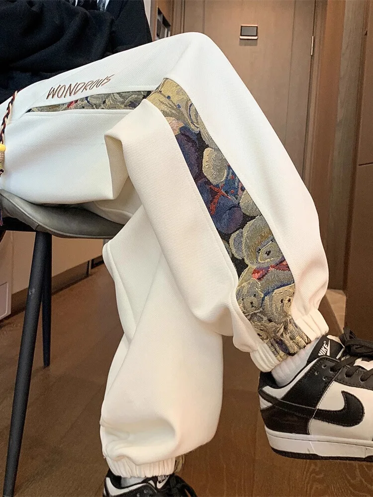 

Bear Patchwork Embroidered Casual Sports Pants Loose Cuffed Trousers for Men Spring 2024 New American Retro Sle