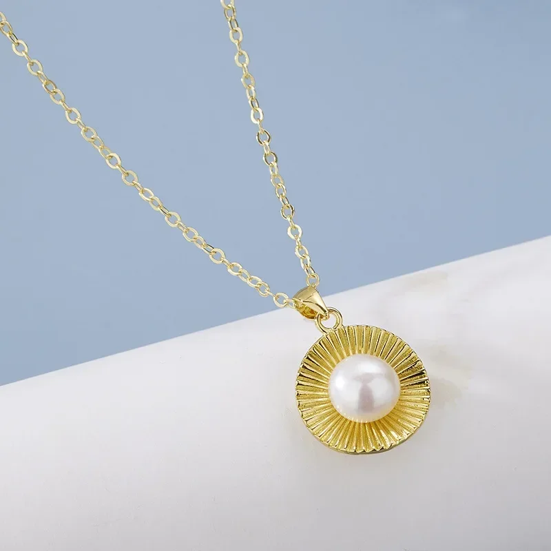 HENGSHENG 2025 New Arrivals 8-9mm 100% Freshwater Pearl Necklaces for Women Vintage Style Shell Pendant Necklaces Jewelry Gift