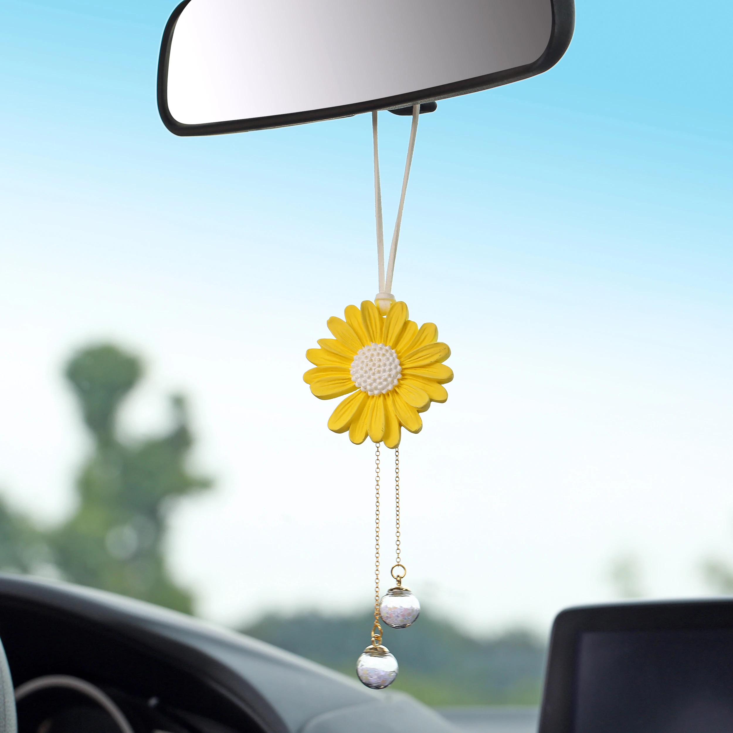 

Car Interior Hanging Ornament Flower Design Rearview Mirror Pendant Charm for Vehicle Cabin Decorative Accessory