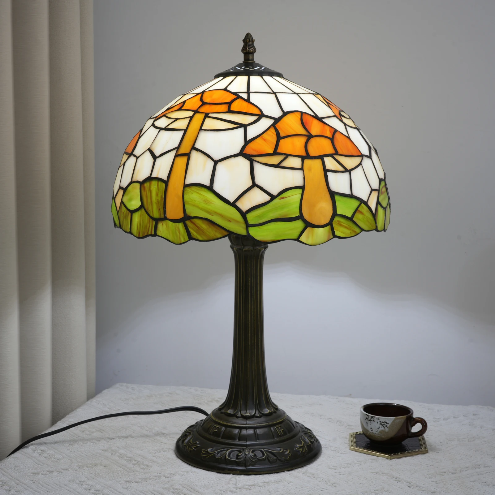 12-Inch Pink Tulip Colorful stained Glass Table Lamp Christmas Atmosphere Lampshade Living Room Bedroom Decorative Lighting