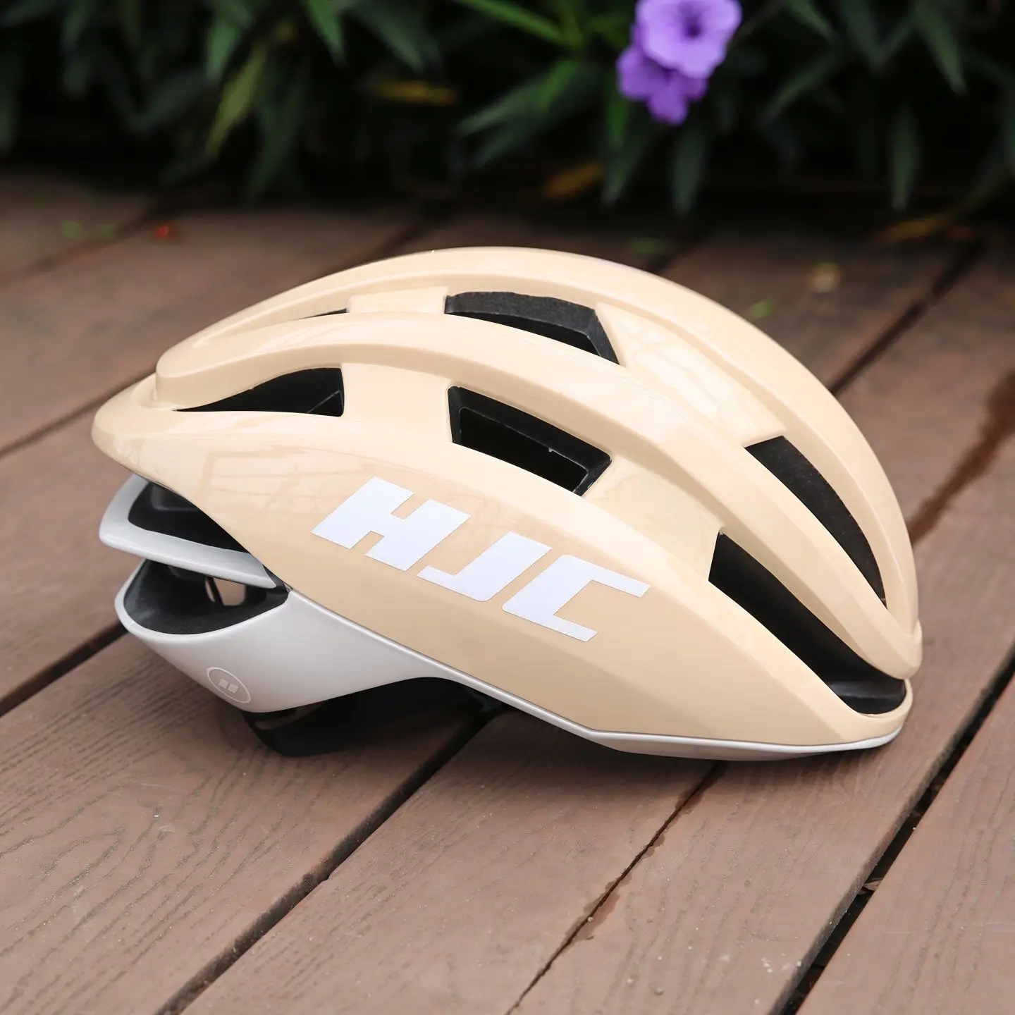 

2026 Pro Road Race Bicycle Helmet Ventilated Shockproof EPS Foam MTB Cycling Safety Helmet Adjustable Strap For Adult Men Women