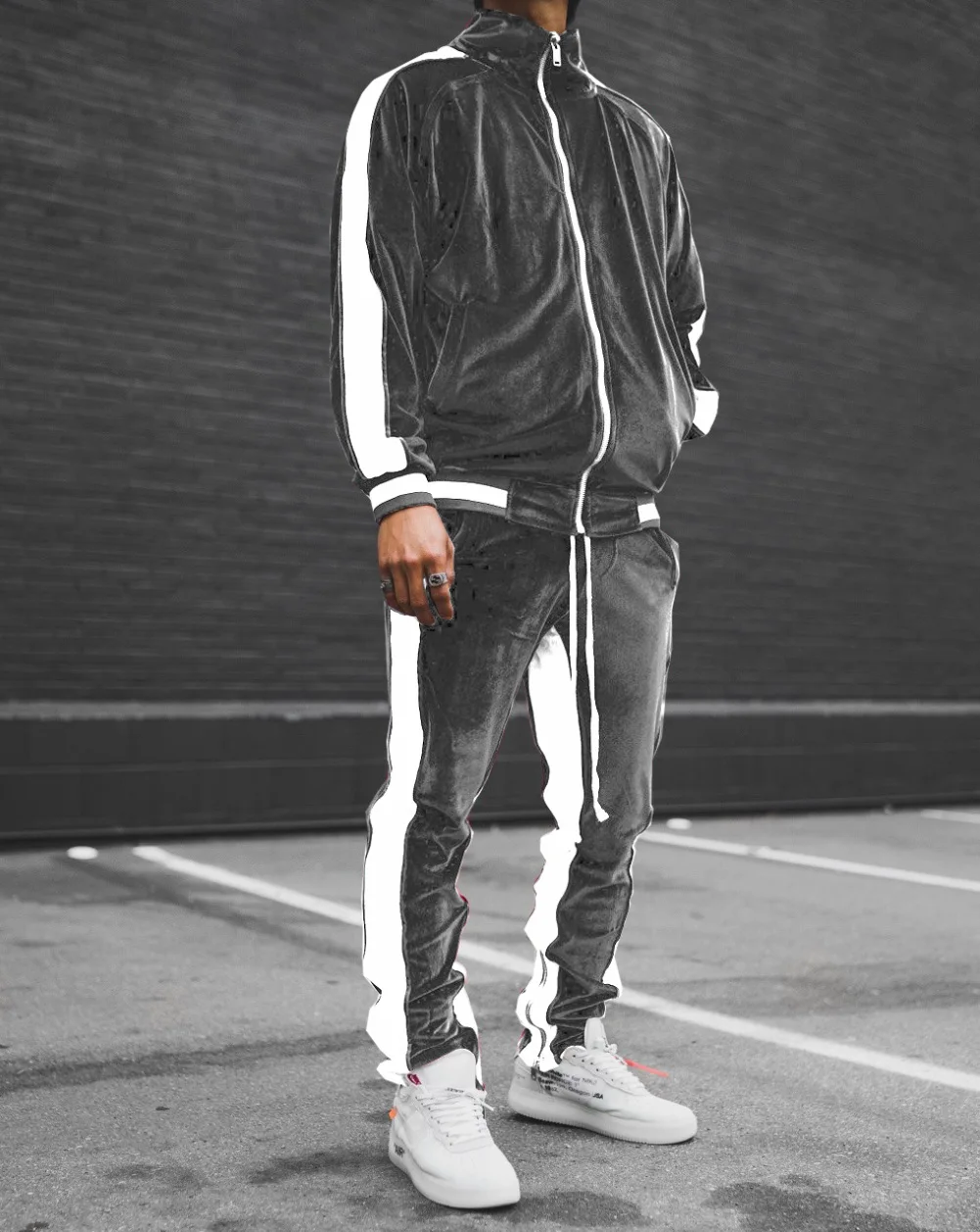2025 Cross Border Mens Velvet Tracksuit   Solid Color  Contrast Trim  Retro Casual Jacket   Set