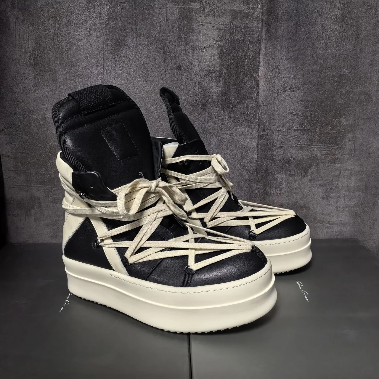 

Men Casual Shoes Street Sneaker Pentagram Boots Black Leather High Top Shoe R-o Classic 7cm Thick Sole Pantshoes Women Sneakers