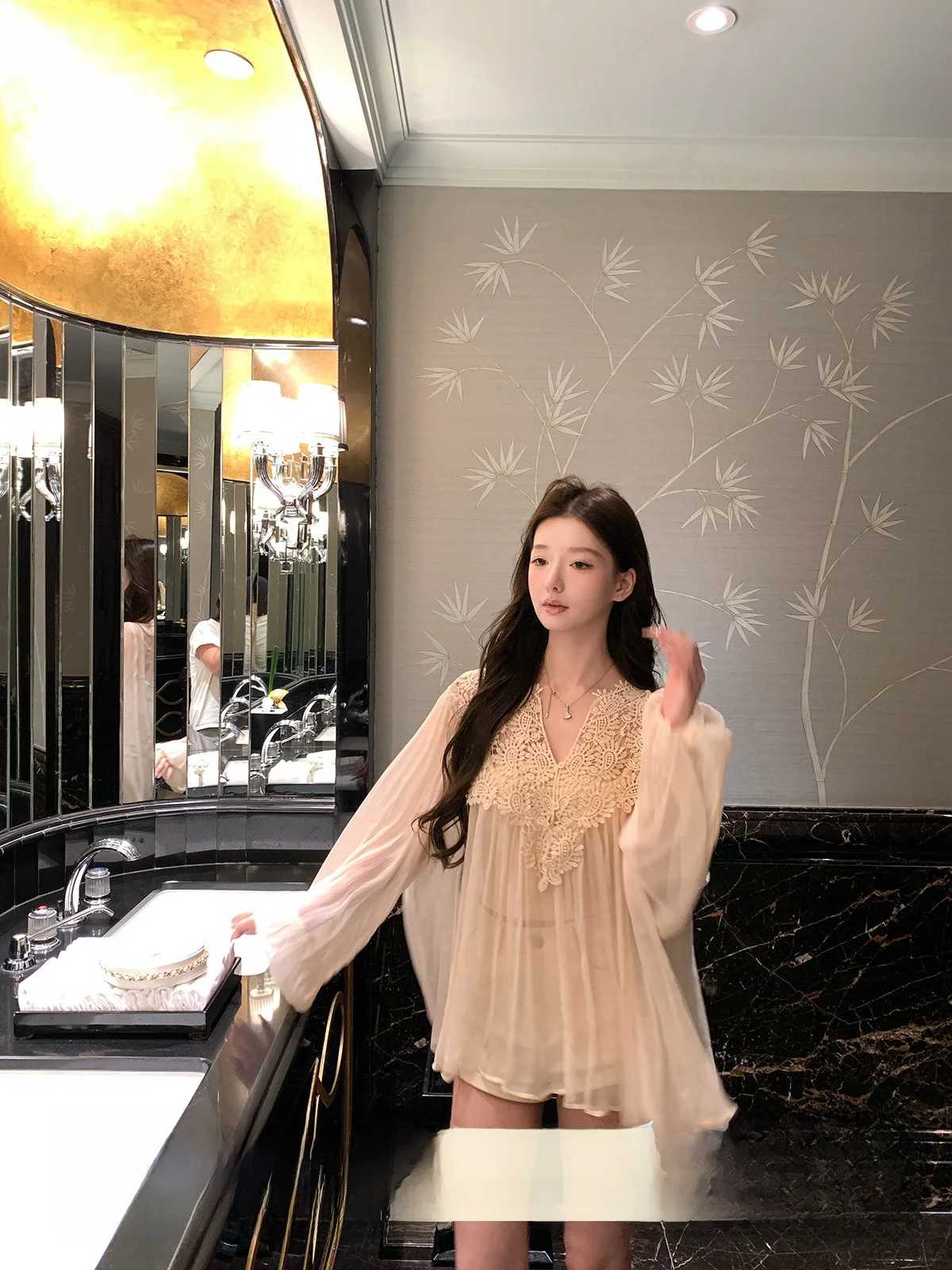 

Женский шифоновый топ Yoyozhang Zhang Yuyu с цветочной вышивкой, V-образным вырезом, нежно-персикового цвета, свободный, универсальный, повседневный, с длинными рукавами