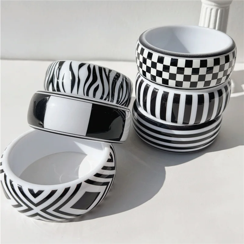HUANZHI Minimalist Black White Striped Acrylic Cuff Bracelet Creative Checkerboard Geometric Wide Bangle Chunky Jewelry