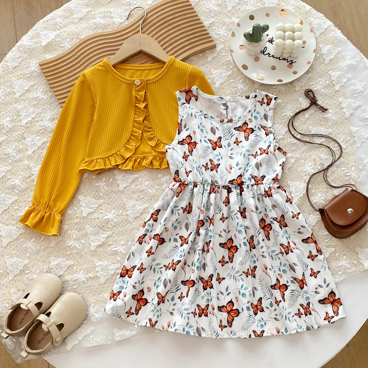 Herbstmode-Set, Kleid mit Schmetterlingsdruck, Oberteil mit Rüschen und Laternenärmeln, 2-teiliges Kinder-Set – Detail 2