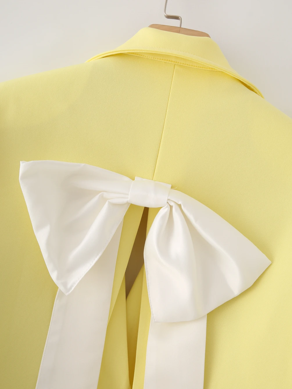 Żółta marynarka damska z wyczuciem stylu, top z wiązaniem, kolorowa, do pracy, z długim rękawem, o regularnej długości.