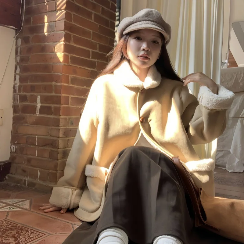 

Lamb Wool et Woman Winter Coats New Medieval Hairy Interchange Combat Needle Matching Animal Detail Oil Proof Stain Dual Ins