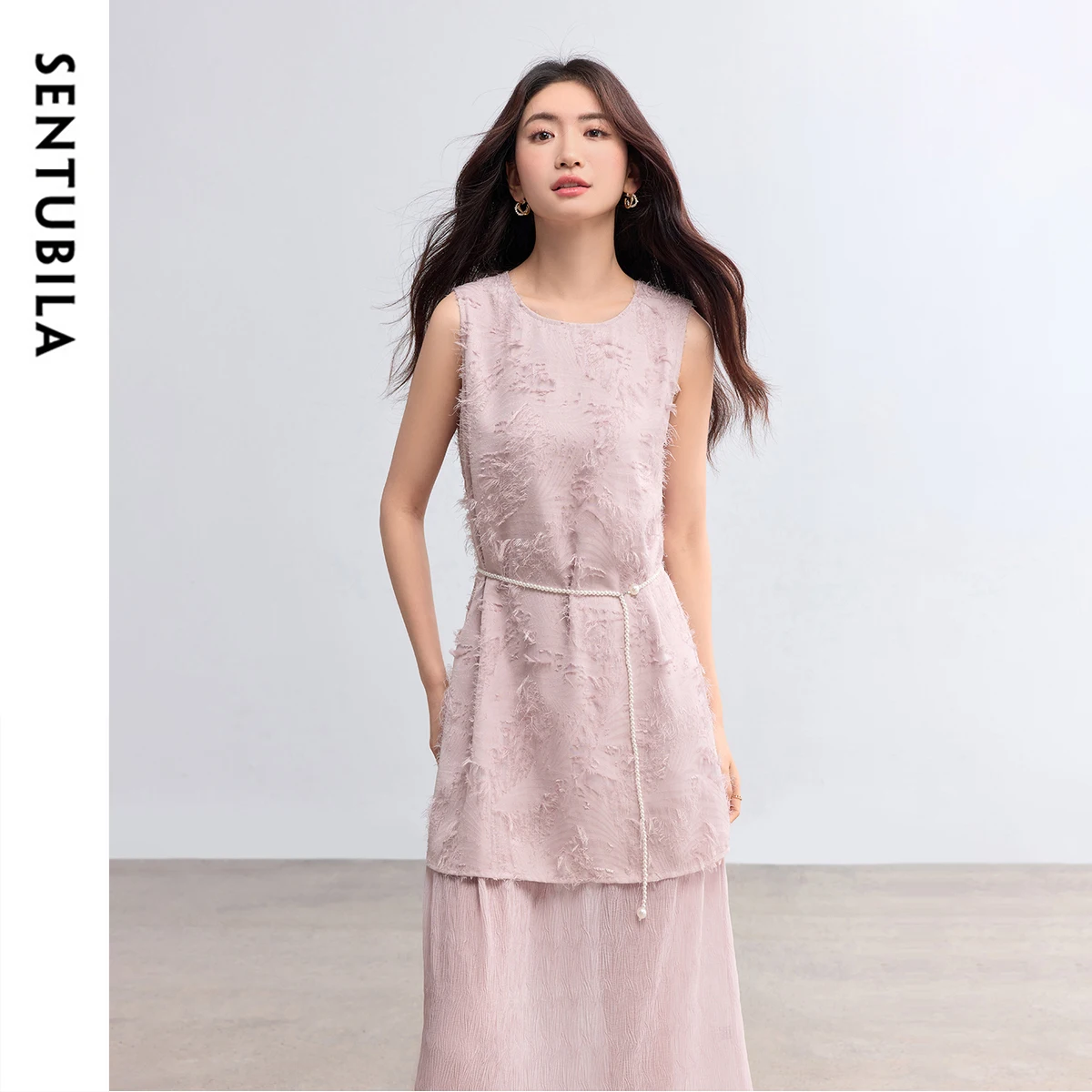 SENTUBILA レディースワンピース 2025年夏新作 Oネック ノースリーブ パールベルト付き カットアウト刺繍入りワンピース Q52LO1691