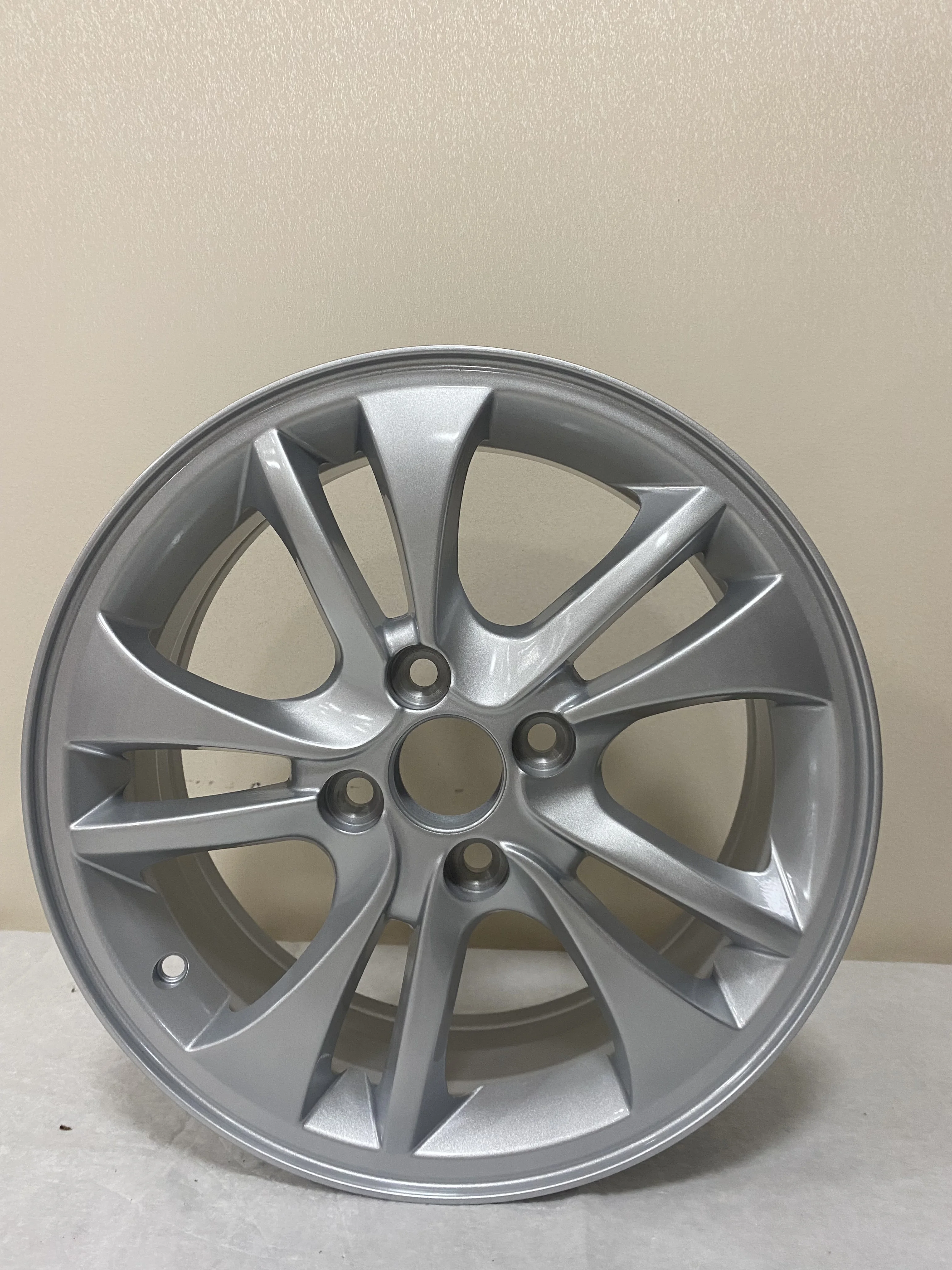 15x6.0J 4 Hole Silver Alloy Car Rims, PCD 4X100 CB 54.1mm ET 43 mm, Universal Passenger Car Wheels