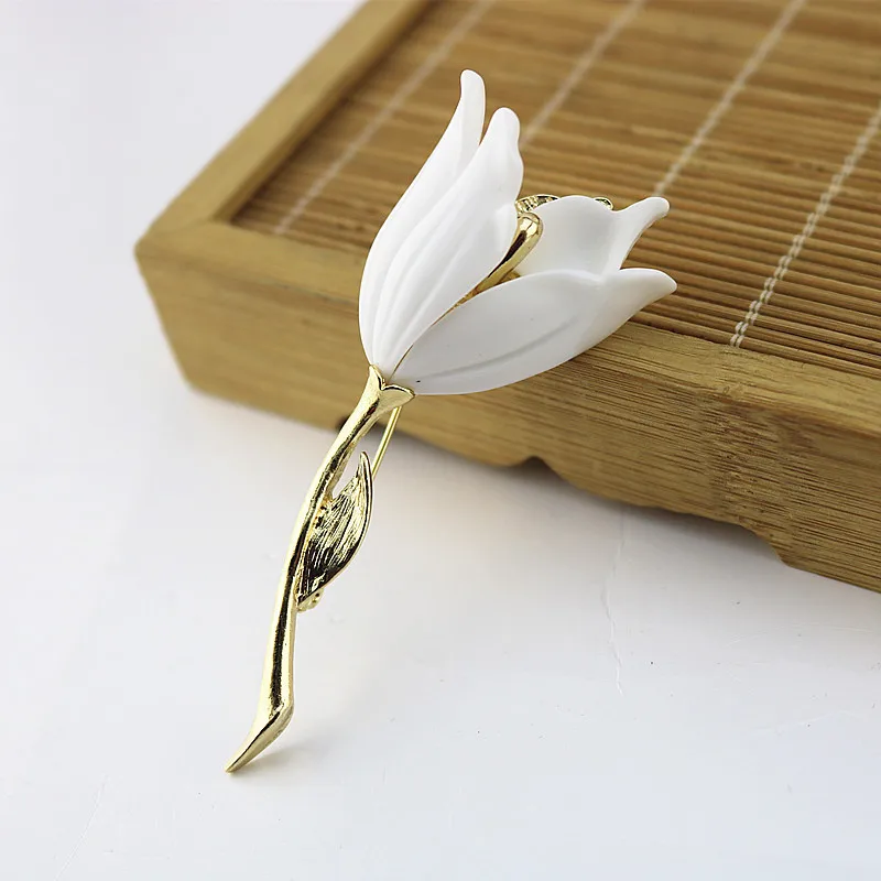 Beautiful Tulip Brooches White/Yellow/Red Artificial Vivid Tulip Metal Decorative Pins Woman Suit Blouse Accessories