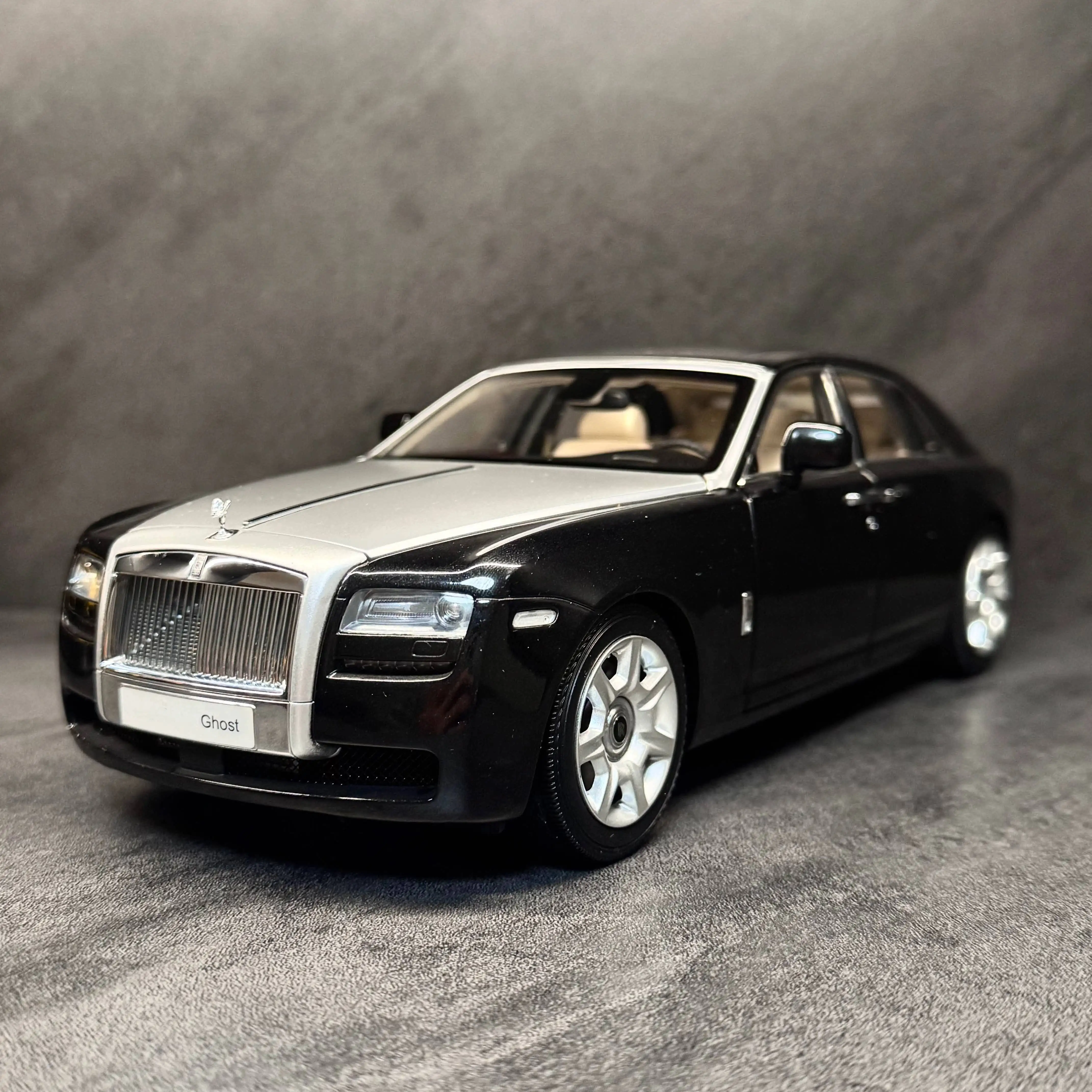

Kyosho 1:18 Ghost Black Silver 2010 Simulation Limited Edition Alloy Metal Static Car Model Toy Gift