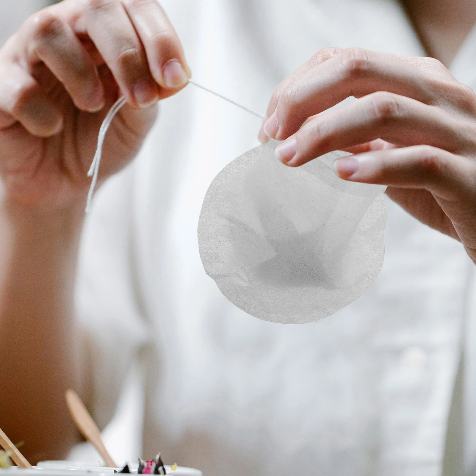 

100 Pcs Filter Paper Bags for Loose Tea Coffee Herbs Disposable Round Infuser Drawstring Packing Reusable Bags