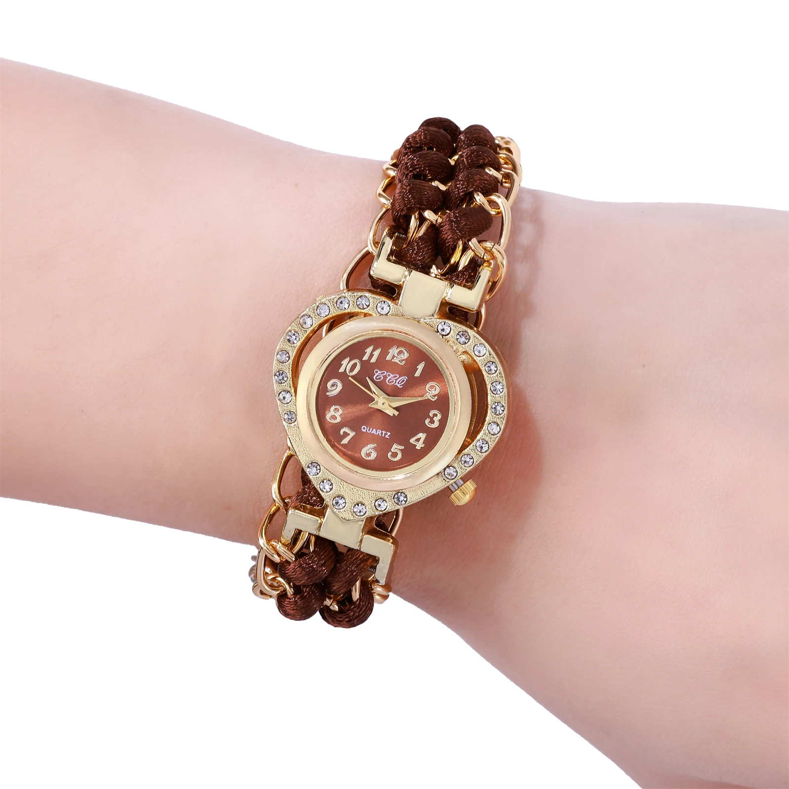 Nouveau cadran numérique en forme de cœur incrusté de diamants pour loisirs et à la mode pour le commerce extérieur, montre-bracelet en boucle pour femmes, long ro