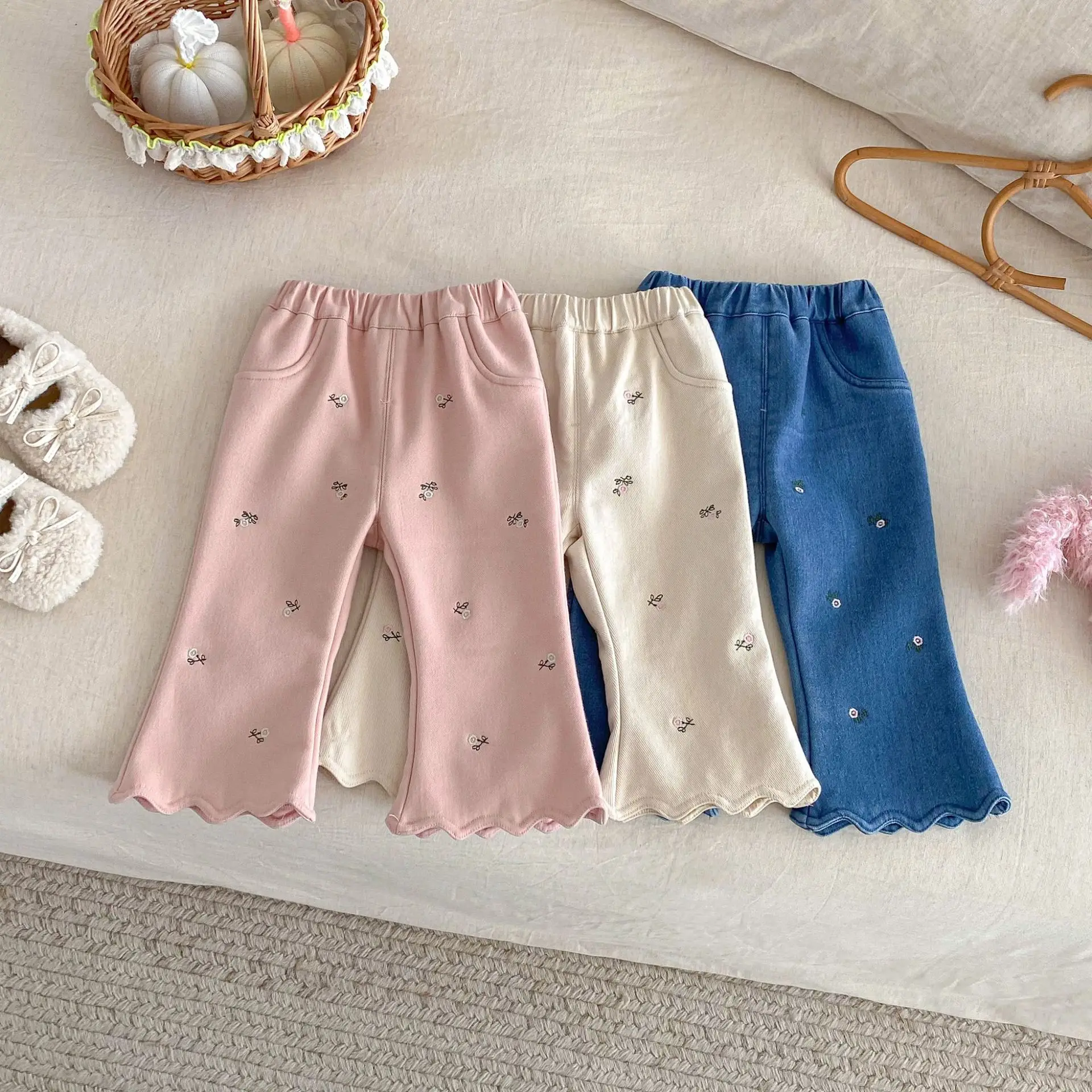 LILIGIRL 2025 Kinderhose Blumenstickerei Mädchen Schlaghose Pelzfutter Mädchen Denim Hose Röhrenjeans 9 m-5 T