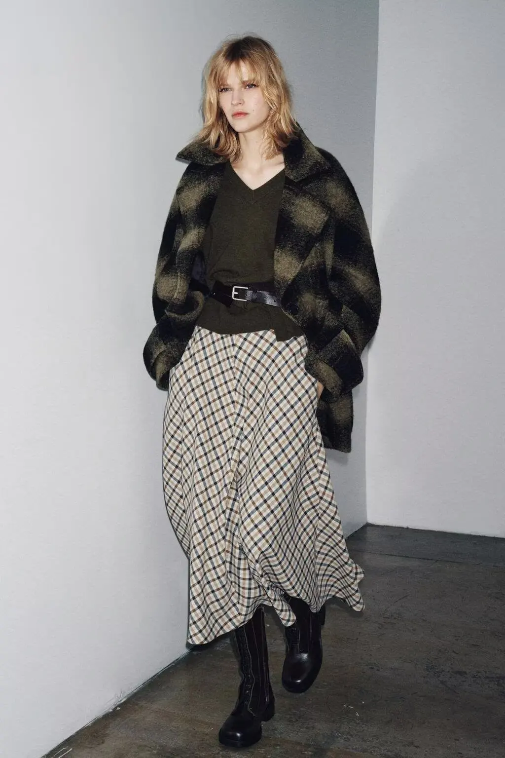 Elegancki płaszcz damski z wełny w kratę z klapami, jednorzędowy, z długim rękawem, z kieszeniami, luźny płaszcz wierzchni, damski płaszcz jesieni do pracy i na ulicę.