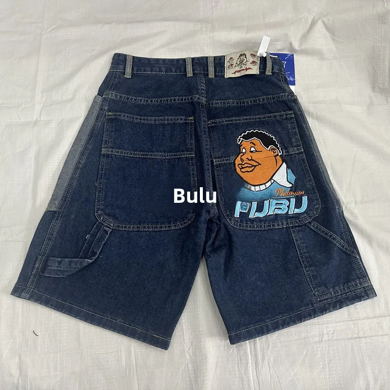

Новые джинсы FUBU 2025: свободные широкие брюки с мультяшной вышивкой, джинсы с пятимяштровым креплением, мужская повседневная одежда, летние джинсы
