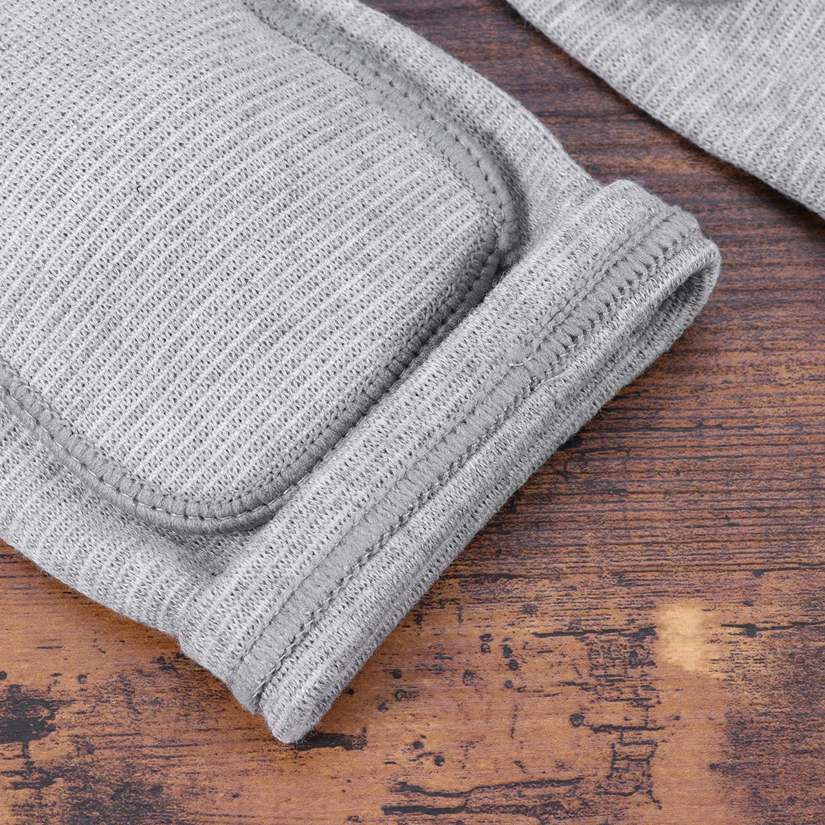 زوج من واقي الركبة الرمادي، إسفنجة سميكة مرنة غير قابلة للسقوط، دعامة دعم قابلة للتنفس، أكمام رياضية