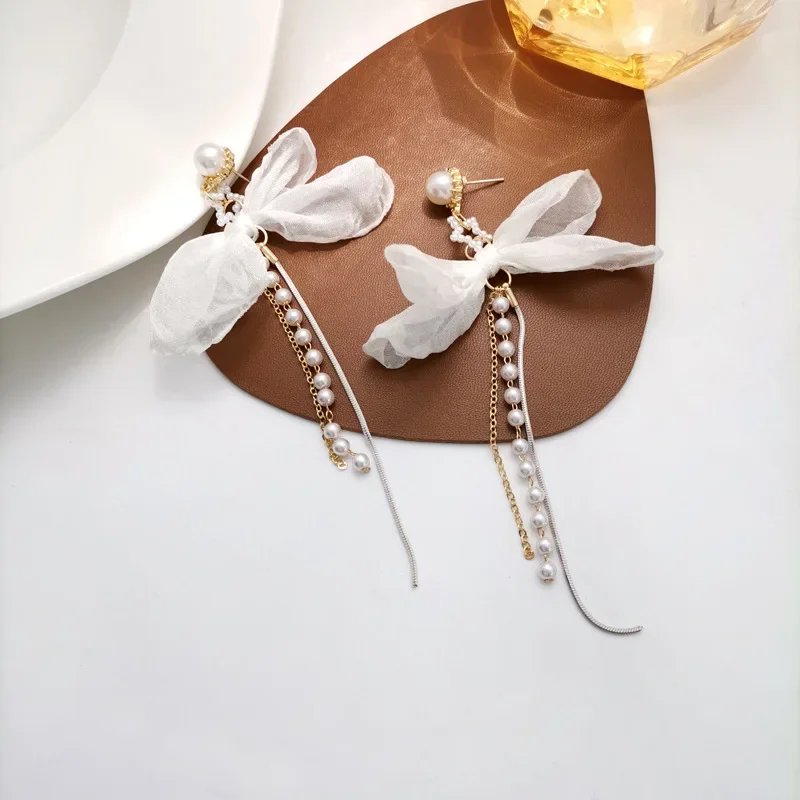 Korean Style Summer Pearl Bow Clip Earrings Fashion Female White Bowknot Long Rhinestone Tassel Clip on Earrings No Piercing