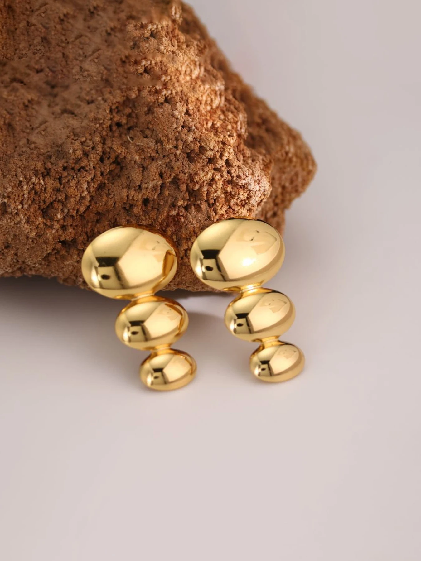 

Exaggerated Geometric Round Stud Earrings, Stainless Steel, Asymmetrical Design, Sexy Style, All Seasons, Women's Fashion Jewelr