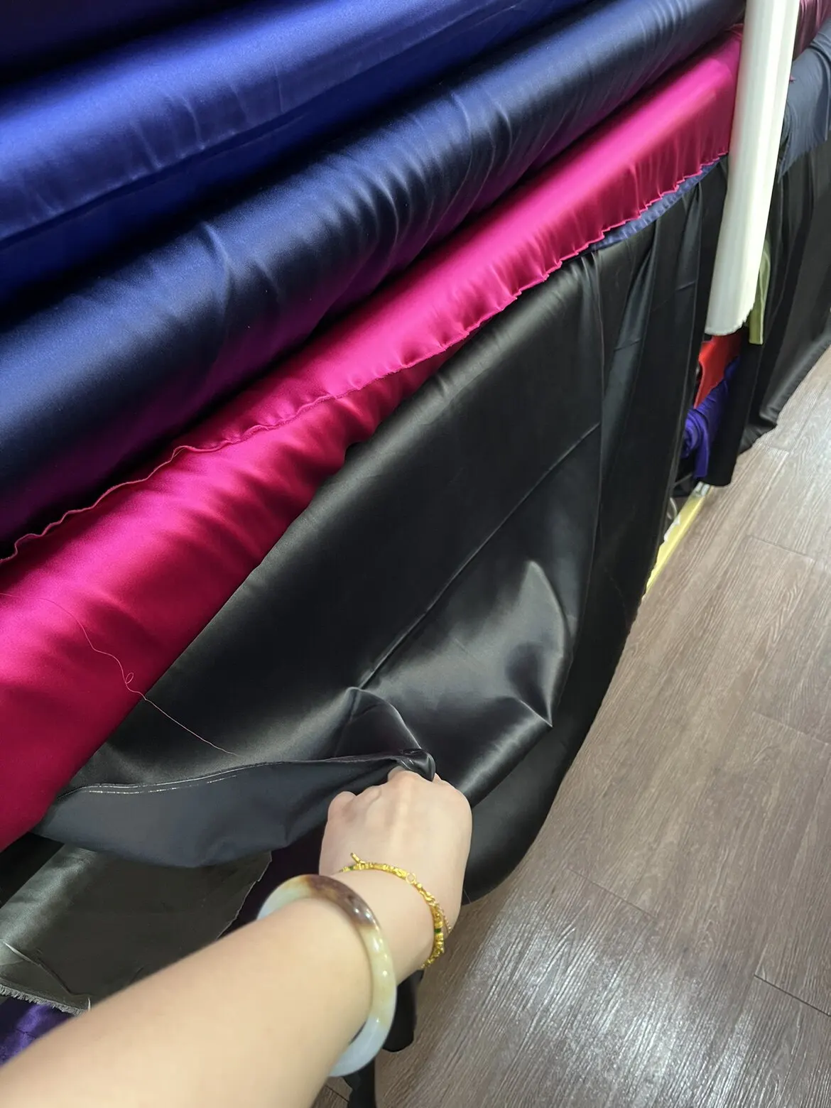Stretch Silk Satin 19 Momme Silk Silk Fabric Solid Color Satin Silk Dress Pajamas Fabric