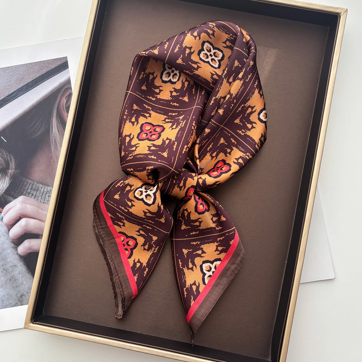 

2026 женский квадратный шарф, шелковый имитация роскошного шейного платка с принтом, бандана, женская шаль, шарфы, повязка на голову, галстуки