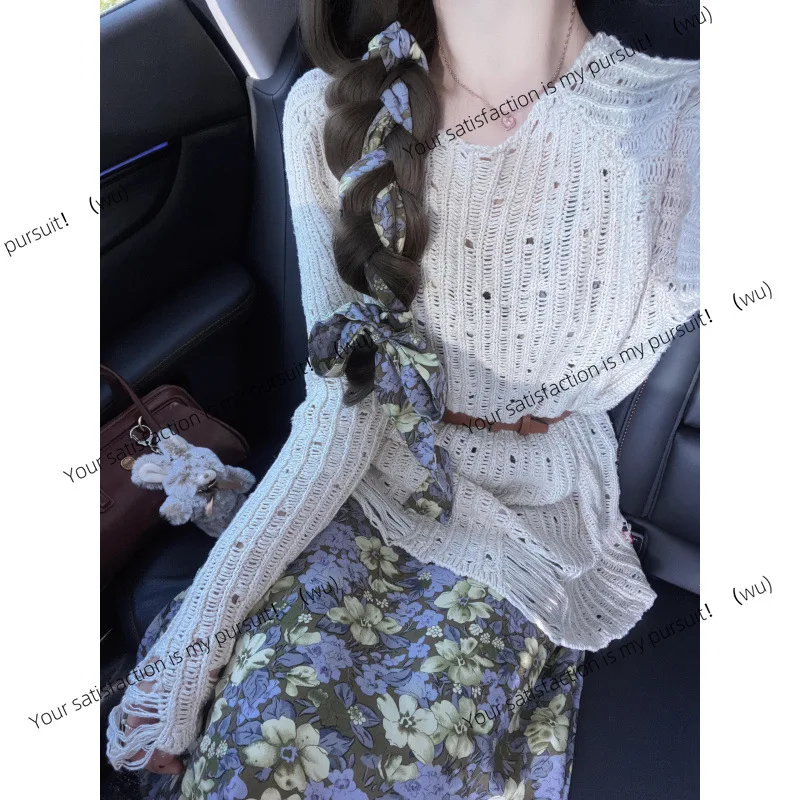 Primavera usa um conjunto completo de vestidos suspensos florais, uma blusa de malha com temperamento de saia, terno de duas peças para mulheres