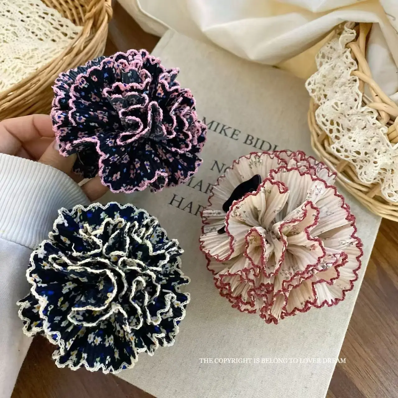 

Корейская новая заколка для волос из цветочной ткани с цветком, милая и модная, высококачественная, текстурированная заколка, заколка в виде акулы, аксессуары для волос для женщин