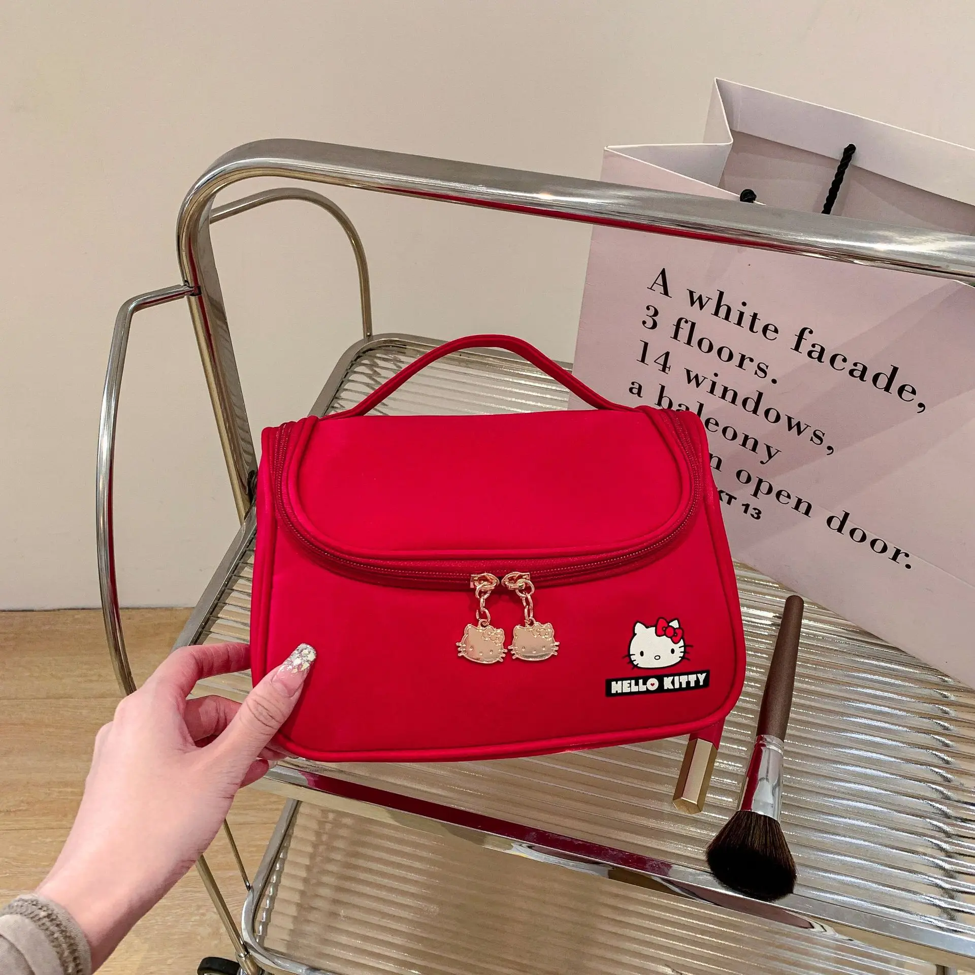 Bolsa de maquiagem com desenho de gato fofo da Hello Kitty, bolsa portátil de grande capacidade para viagem, bolsa de armazenamento de produtos de hig