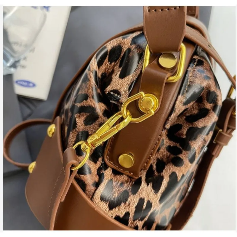 High Quality Bag Women's New Fashion Versatile Niche Shell Bag Shoulder Oblique Span High Appearance Level  Internet Celebrity