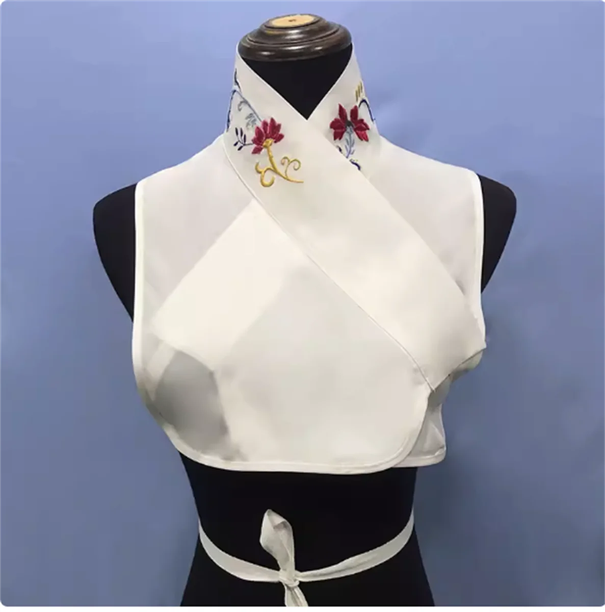 

Daily casual embroidered white shirt with a round neck fake collar underneath