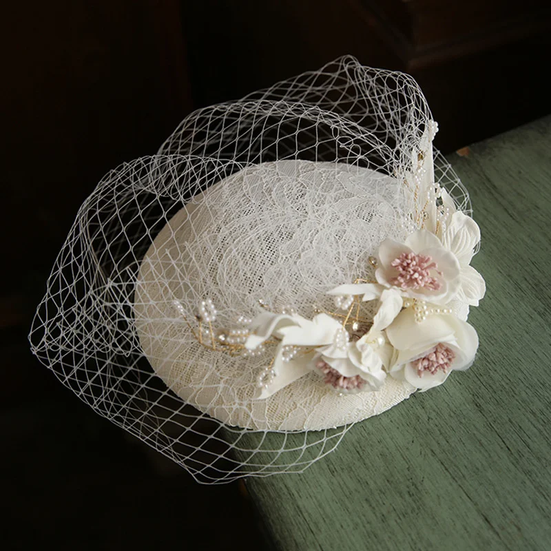 Pearls Flower Bridal Hat with Veil Short Mesh Weddings Hat for Bride Cap Fashion Church Womens Party Headwear noivas