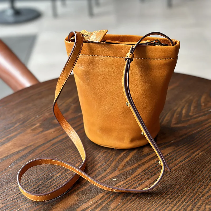 

2023 Luxury Layer Cowhide Small Bucket Bag Women's Single Shoulder Crossbody Mini Bag Vintage Everything Plant Tanned Leather