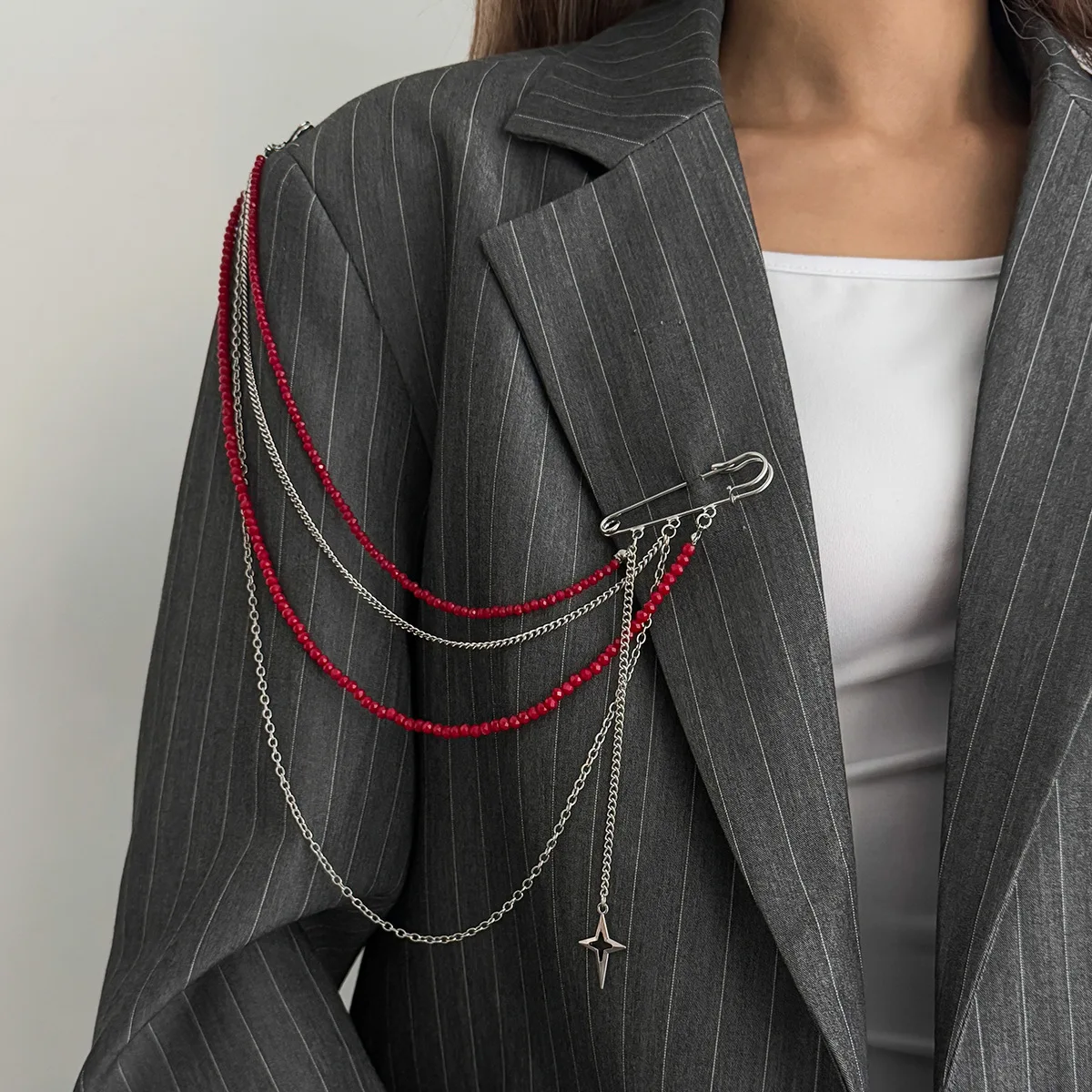 Novo Broche de Corrente com Pingente de Borla e Design Criativo Multicamadas com Efeito de Cascalho, Joia de Moda para Ternos, Presentes Femininos