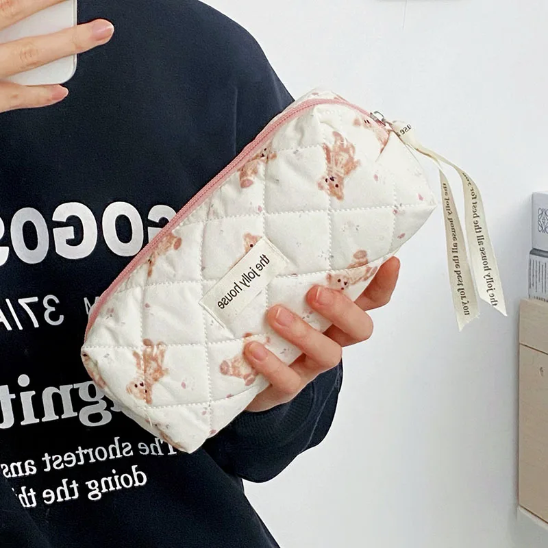 Fashion Women Cartoon Bear Makeup Bag Large Capacity Cute Travel Organizer Quilted Pouch Bag Ladies Toiletry Storage Handbag