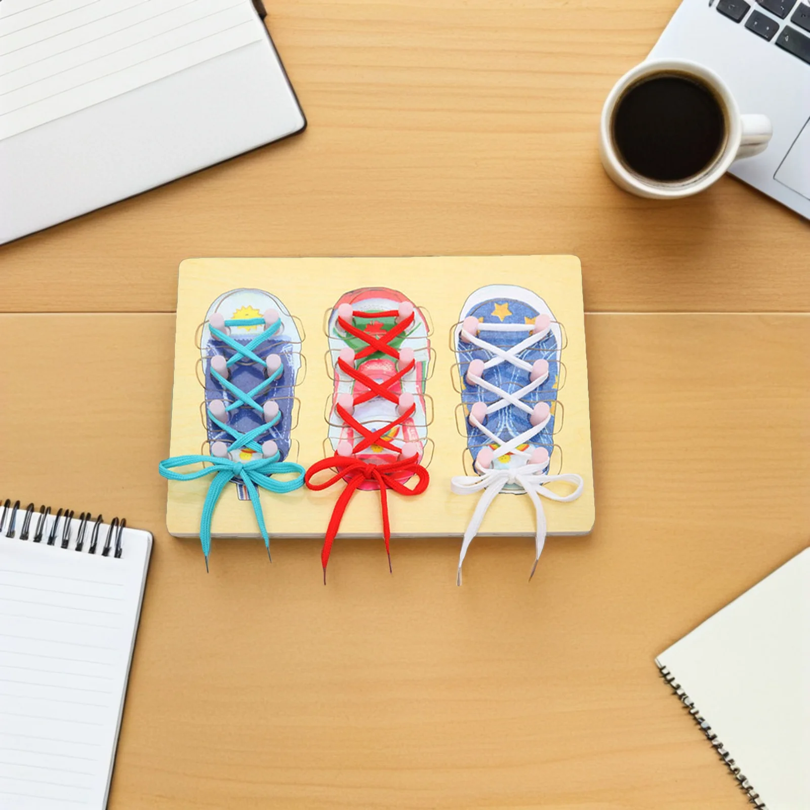 Hölzerne Schnürsenkel zum Einfädeln von Feinmotorik für Kinder, Lernen, pädagogisch, Vorschule, Bindeschuhspiel, Aktivität für Kleinkinder, Baupuzzle