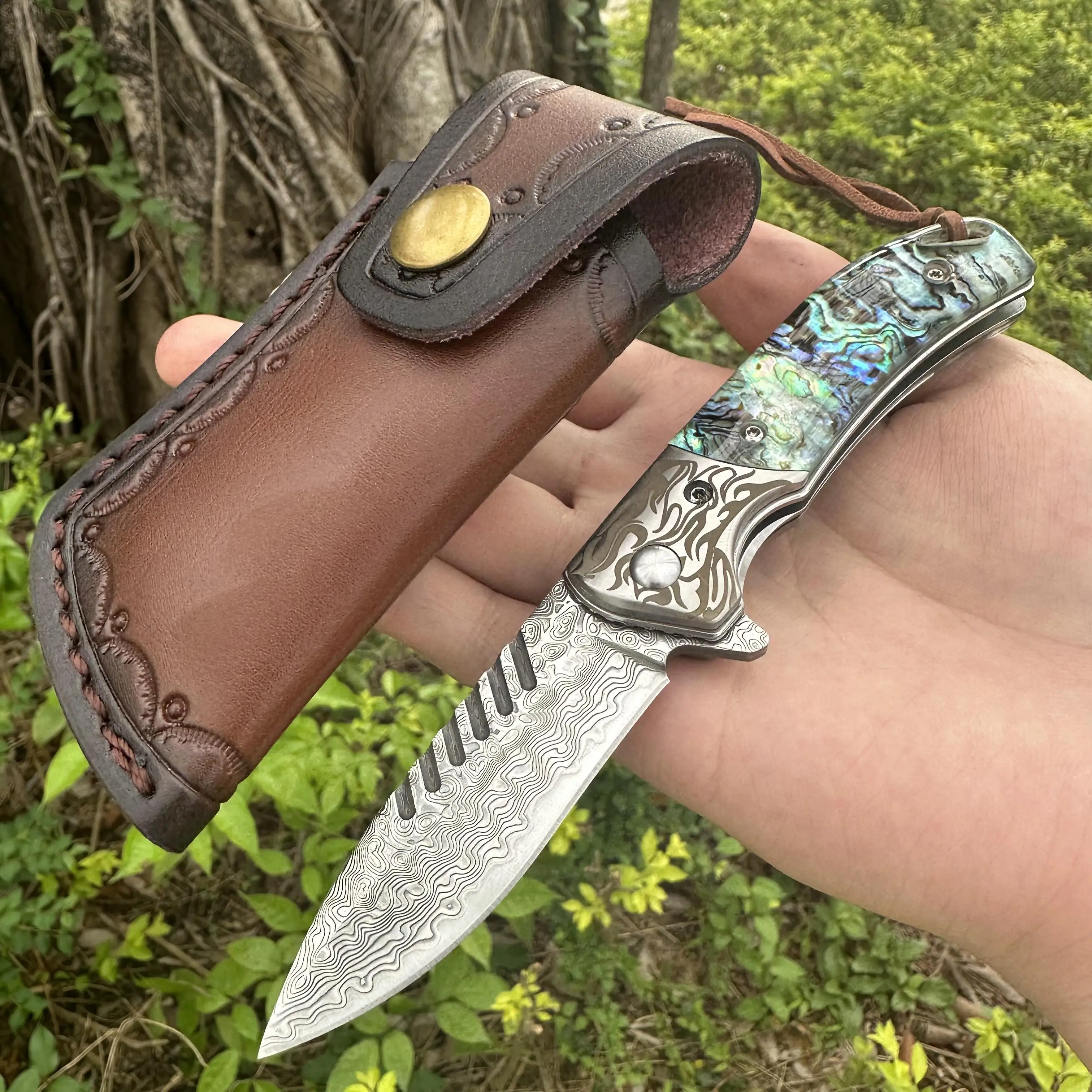 

Topwell Handmade Damascus VG10 Sharp Pocket Folding Knife Unique Abalone Seashells Handle Leather Sheath Outdoor Collection