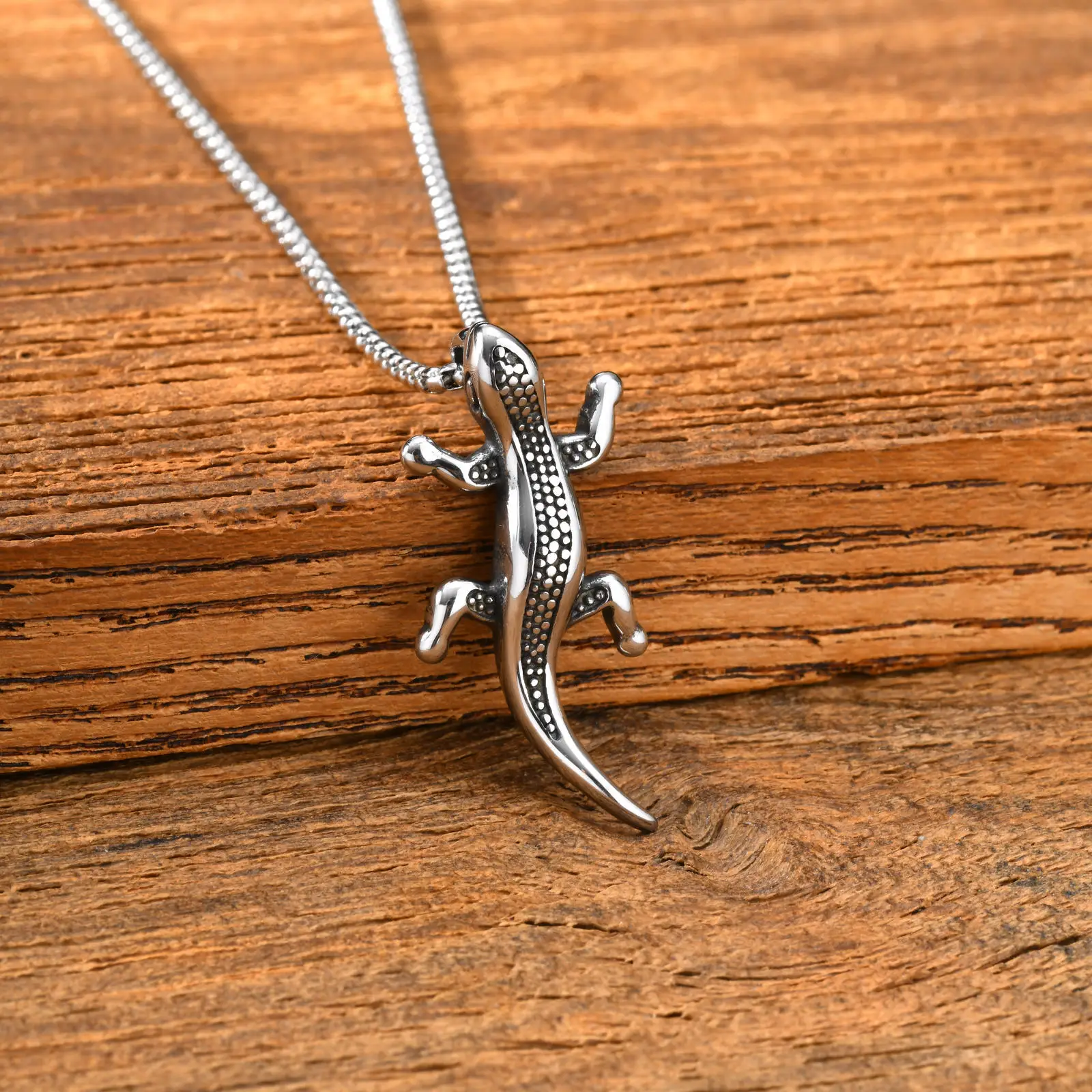 Vnox Stainless Steel Gecko Pendant Necklace for Men Boys, Unique Lizard Charm Symbol of Luck Resilience Jewelry Creativity Gifts