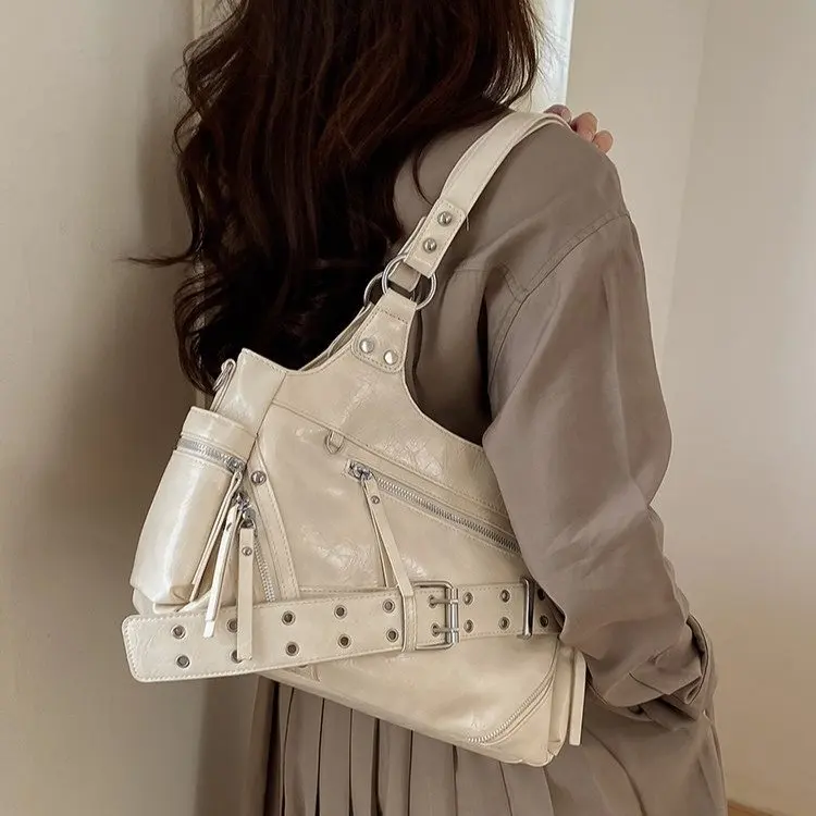 

2026 New Trend Versatile Locomotive Wind Premium Sense Fashion Shoulder Tote Bag Large Capacity Retro Ladies Bag Commuter