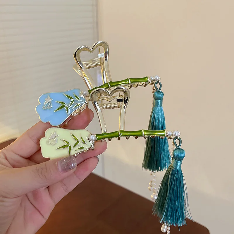 Palm-Leaf Fan Bamboo Hair Claw Clip Chinese Style Metal  display picture 1