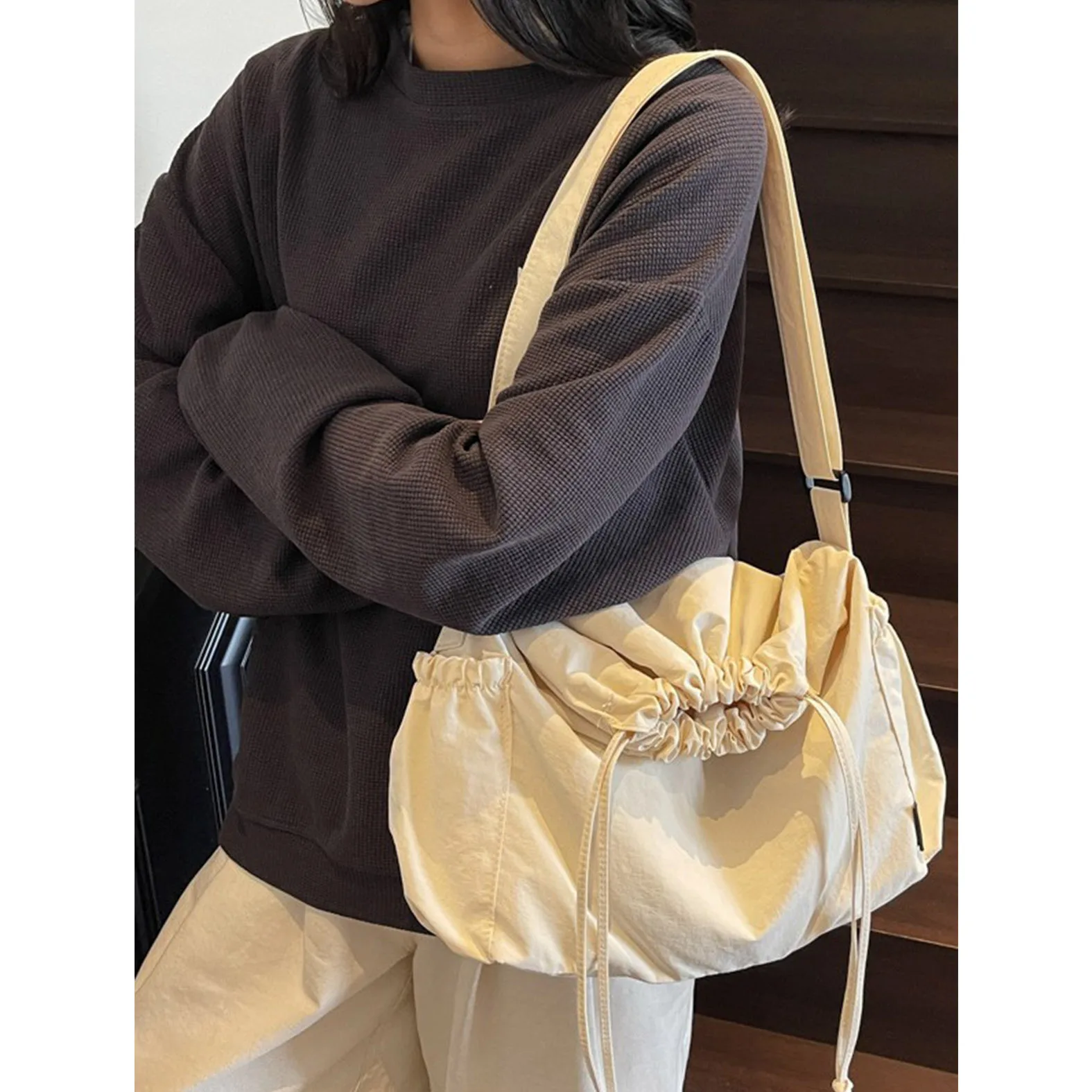 

Leisure Big Bag for Women 2025 New Fashion Cloth Bag Korean Edition Lightweight Shoulder Bag Simple Drawstring Solid Color Tote