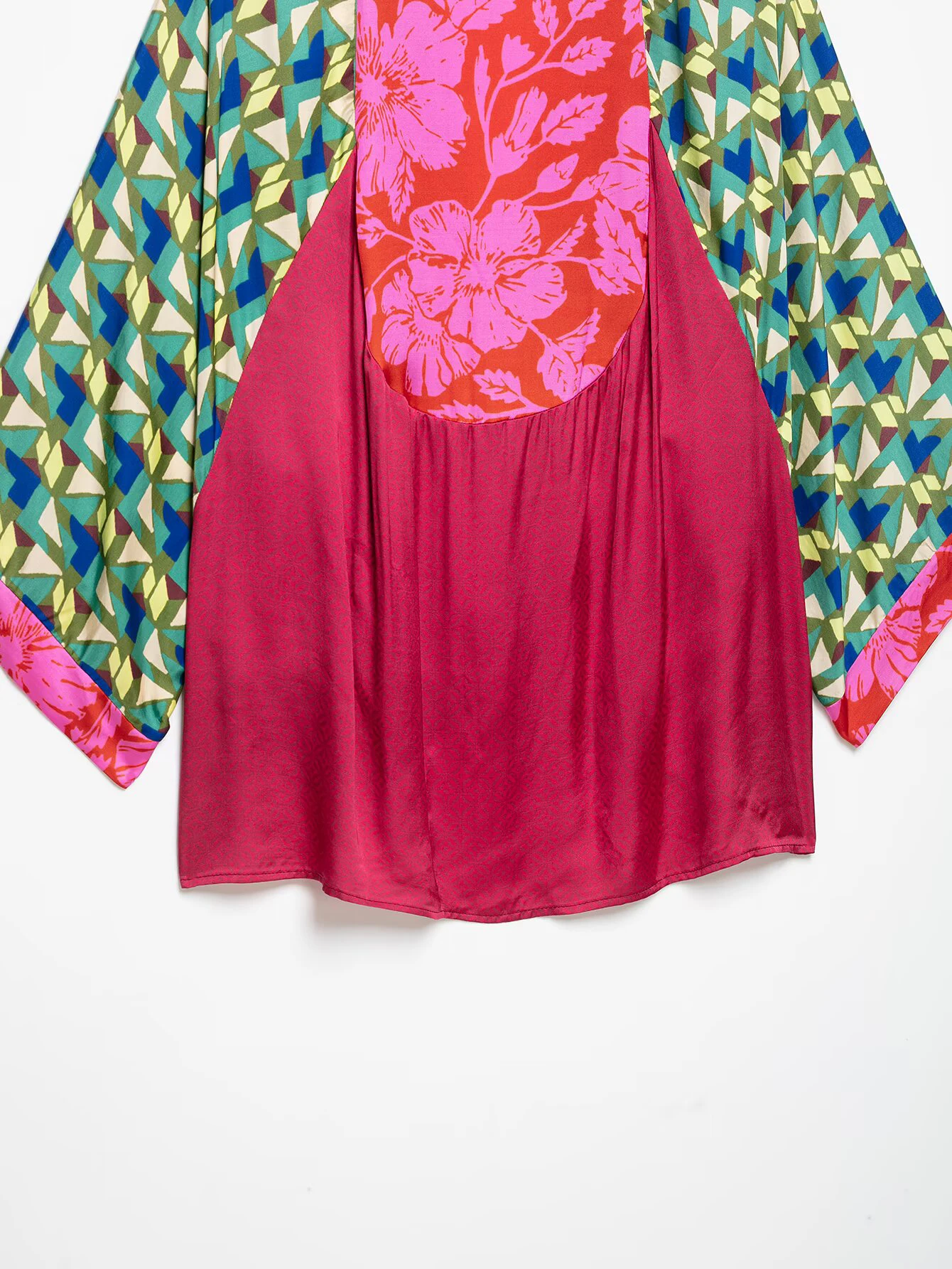 Sommerliches Damen-Set mit tiefem V-Ausschnitt, sieben Viertelärmeln, geblümtem und gestreiftem Print, Jacke und Wickelrock mit mittelhohem Bund. – Detail 8