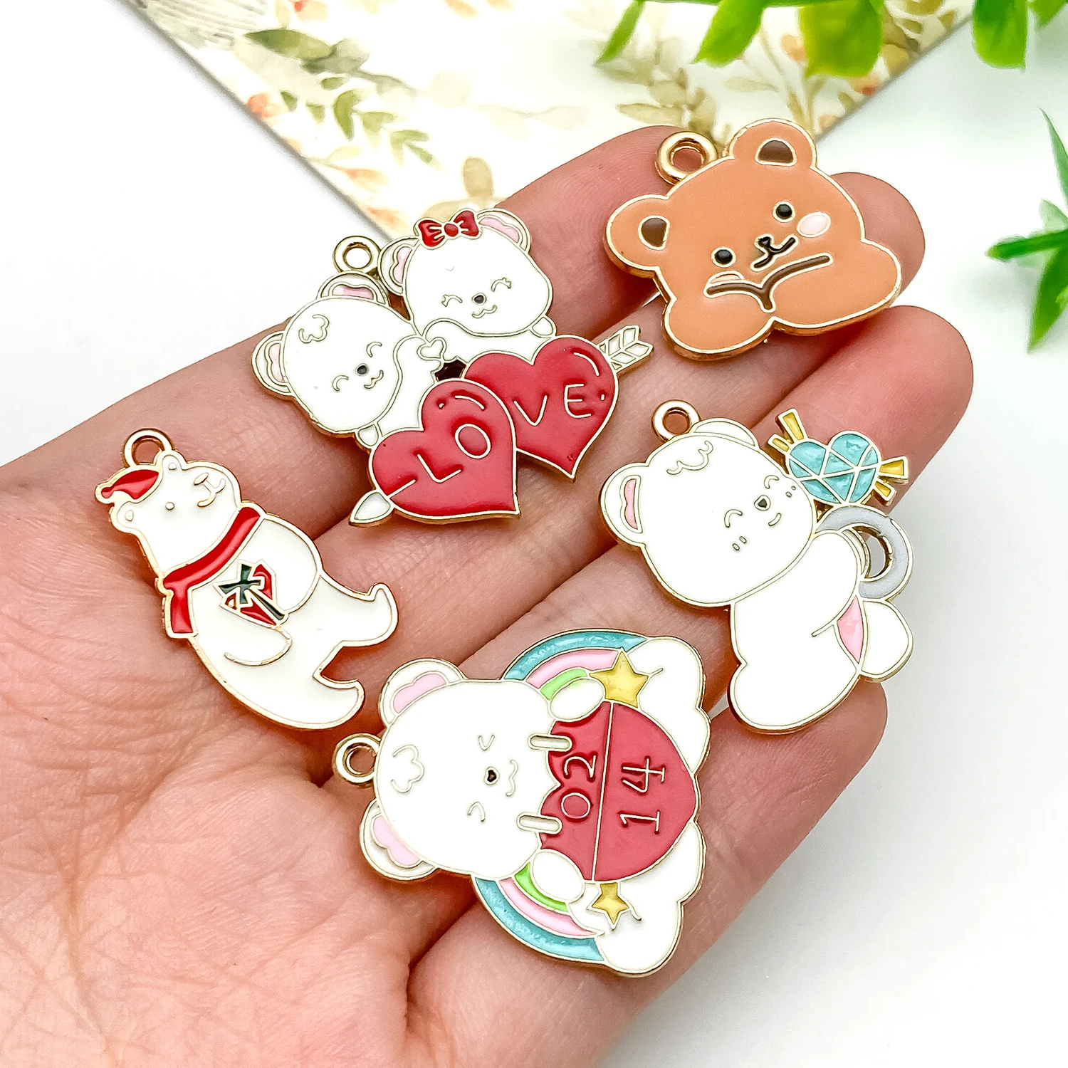 

5/10pcs Cartoon Cute Christmas Bear with Love Heart Pendants - For DIY Necklaces, Earrings and Valentine's Day Accessories