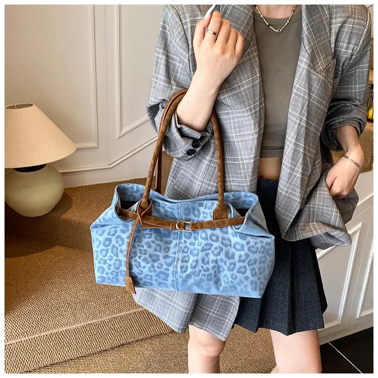 Leopard Print Sewing Thread Hasp Youth Sweet Shoulder Bags for Women 2026 Hot Sale Large Capacity Sense of Luxury Tote Bags