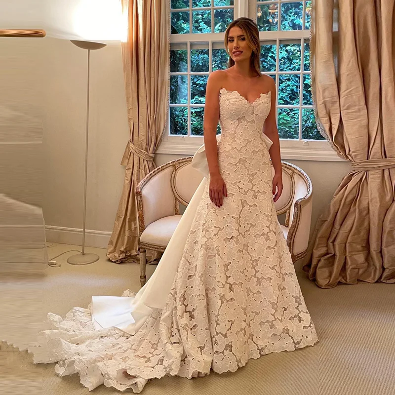 Biała Sweetheart bez ramiączek koronkowa suknia ślubna duża kokarda powrót Sweep pociąg Mermaid Bride suknie Custom Made Robe De Mariée