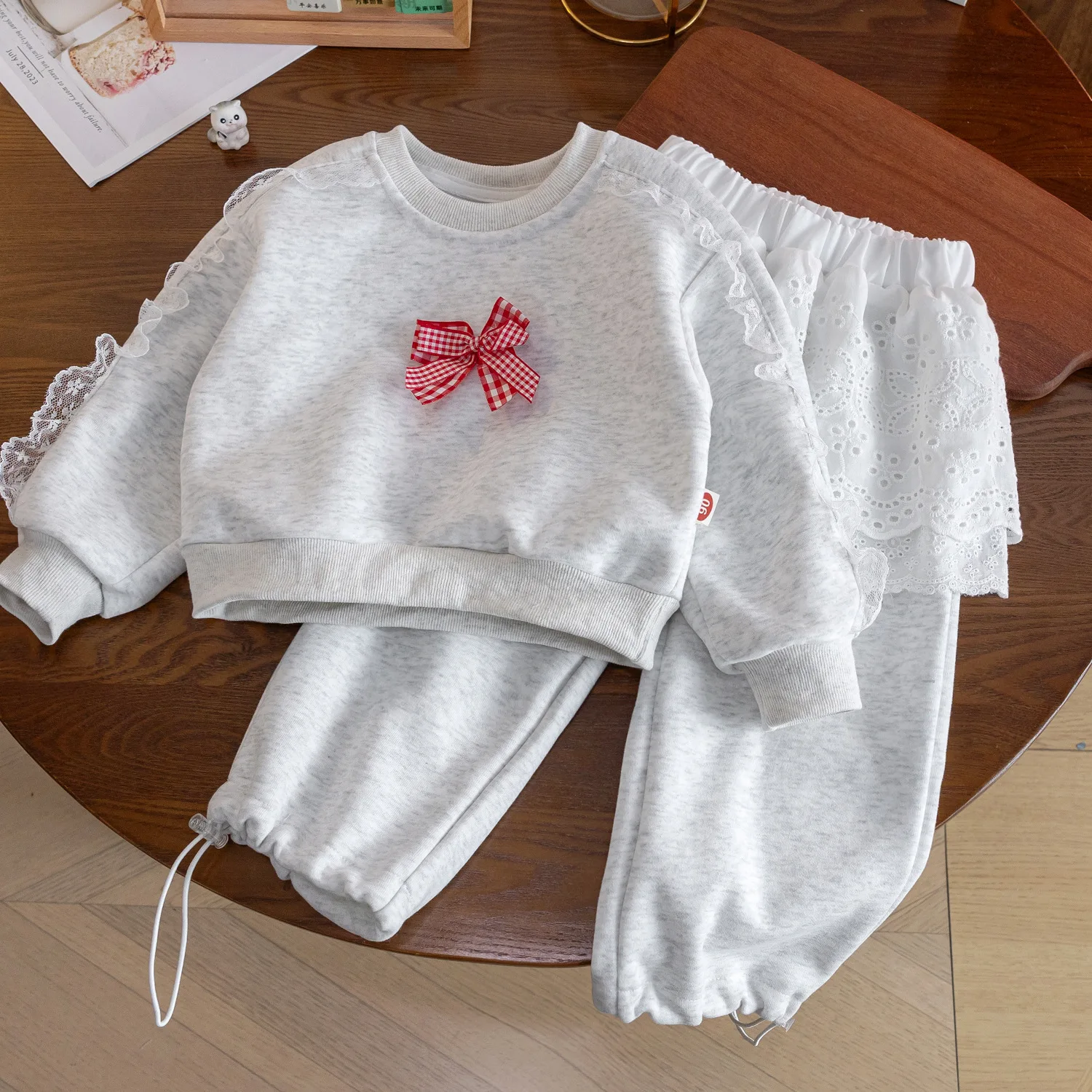 

Girls Autumn Lace-Trimmed 2Pcs Set 3D Butterfly Long-Sleeved Sweatshirt And Baby Tight-Fitting Long Pants Children's Outfit