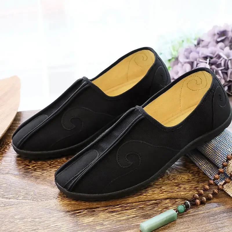 Neue Vintage chinesische ethnische Stil Männer Schuhe Gold Stickerei Leinwand Flügel Chun Kung Fu Schuhe lässig täglich Tai Chi alte Peking Schuhe
